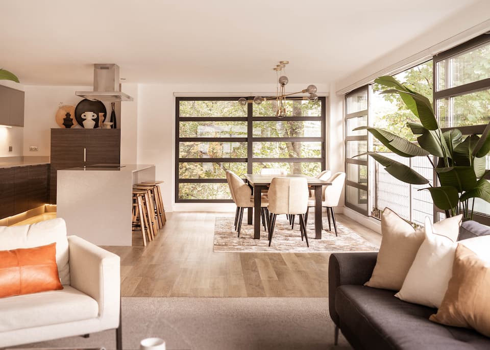 A glass-walled treetop penthouse, Leicester, England, United Kingdom, photo 8 of 10