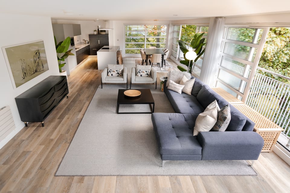A glass-walled treetop penthouse, Leicester, England, United Kingdom, photo 5 of 10
