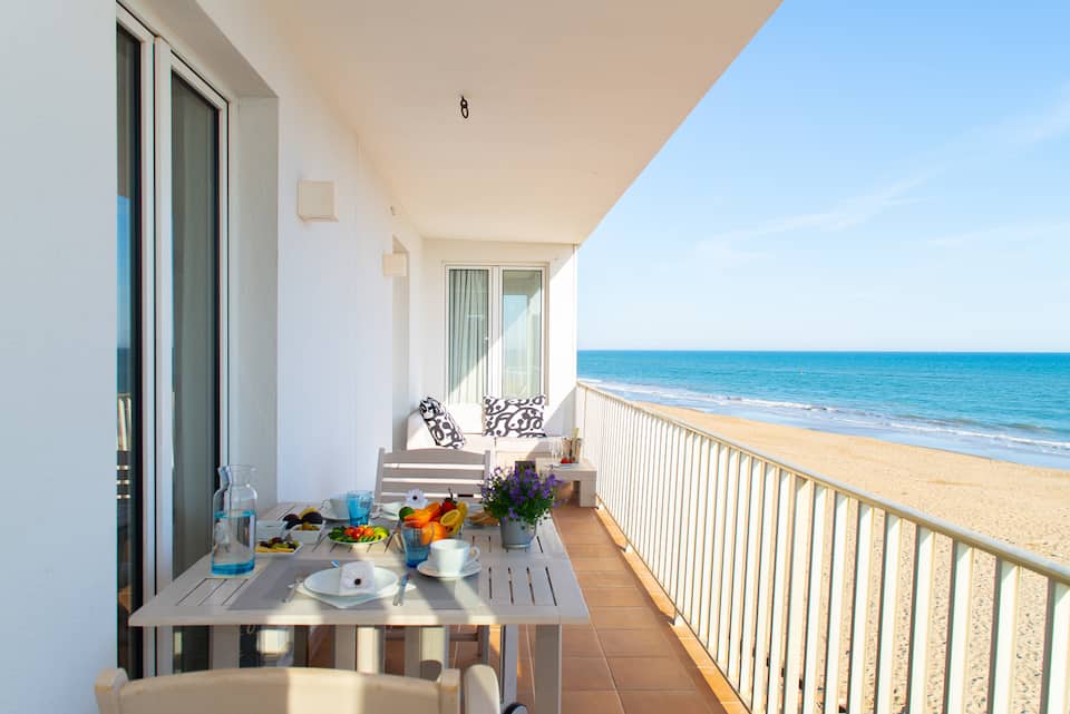 A white beachfront flat with three balconies, Gavà, Barcelona, Spain, photo 2 of 10