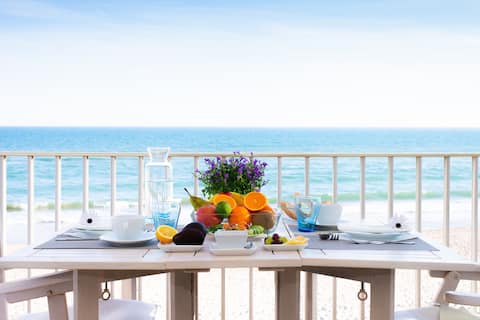 Amazing Beachfront Apartment, Three Balconies, Sea Views