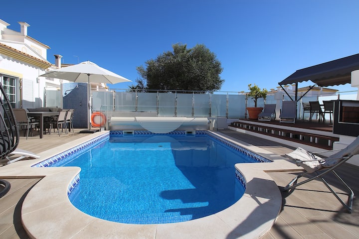 4 bedroom villa and private pool in Albufeira