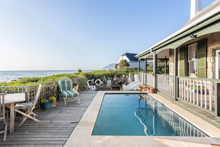 Lorelei On The Beach gallery image 2