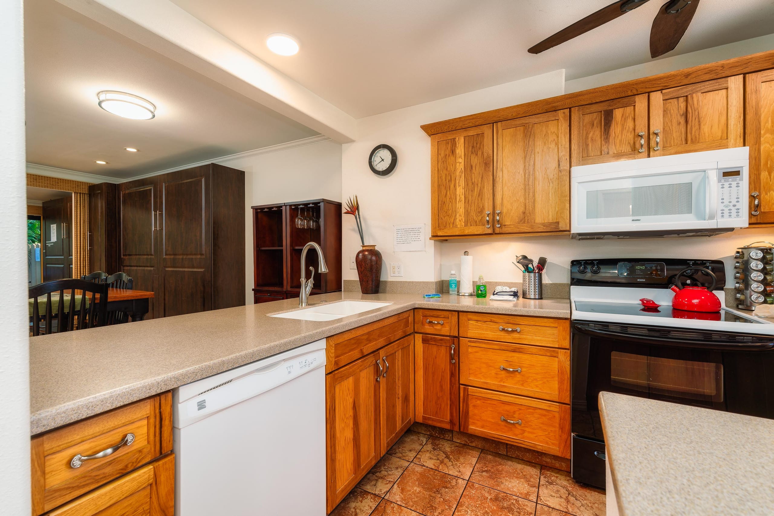 Townhouse in Lahaina · ★4.69 · 3 bedrooms · 4 beds · 3 baths - Image 22
