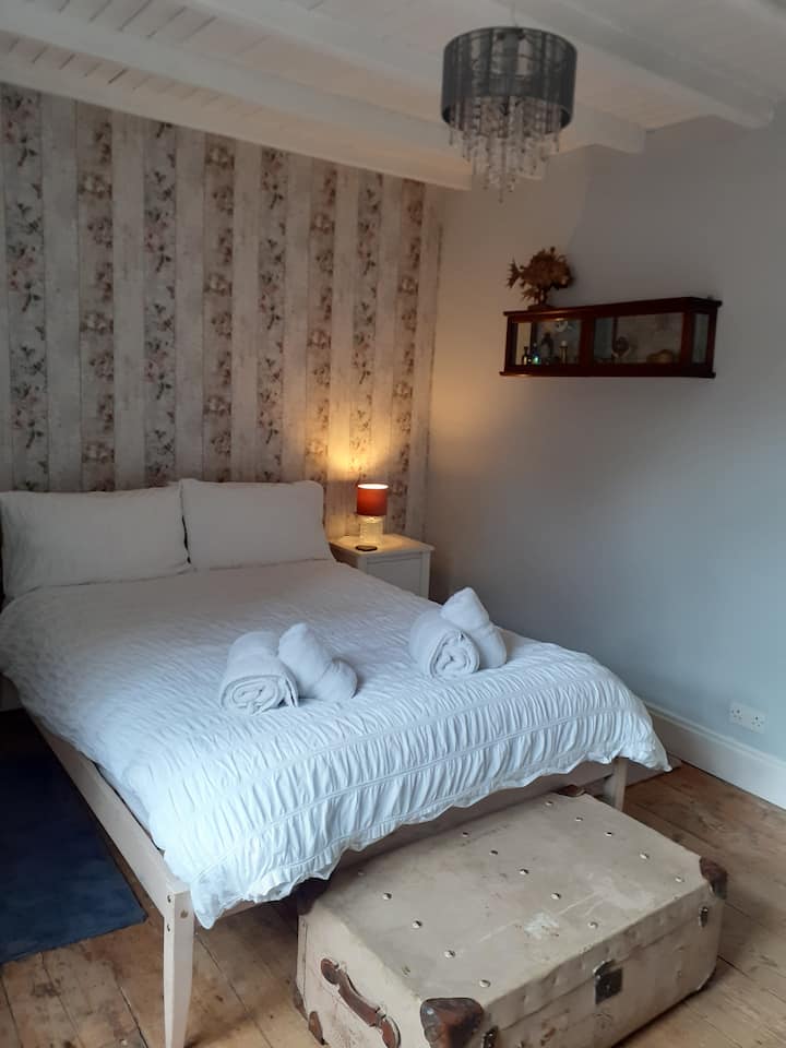 中层卫生间旁边的双人房