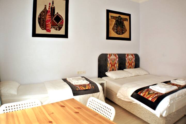 H-Group Trip? Privacy? 3 Flats 5 Baths Sleeps 15 gallery image 4