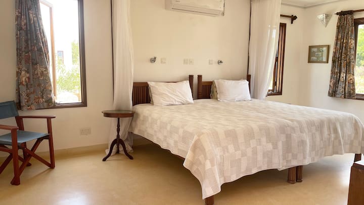 Втора спална соба со брачен кревет со 3/4 големина