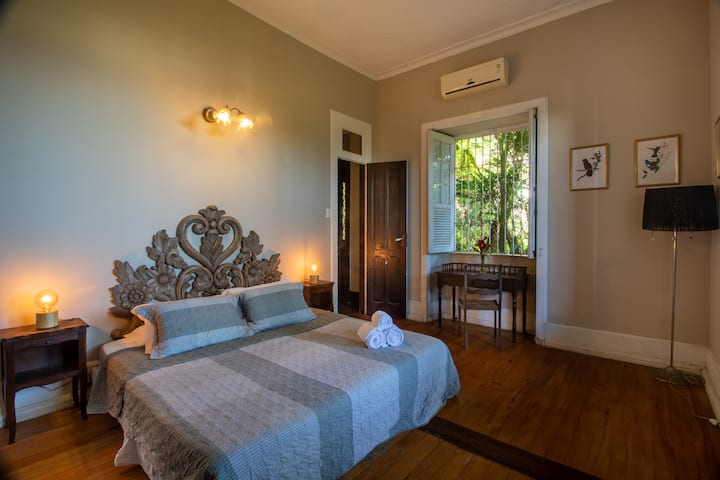 Ნაცრისფერი აპარტამენტი