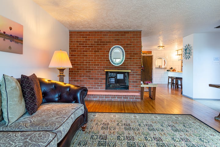 Albuquerque Oasis In Nob Hill W/theater & Gameroom - Albuquerque, NM
