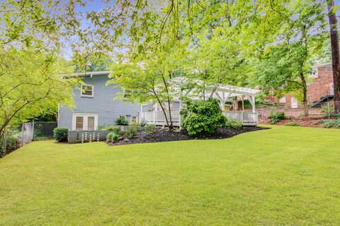 Atlanta's Luxe 6-Bedroom Haven