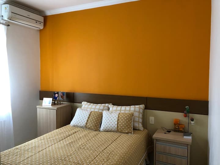 חדר שינה 2 - מיטה מוארת, ממוזגת ונוחה במיוחד