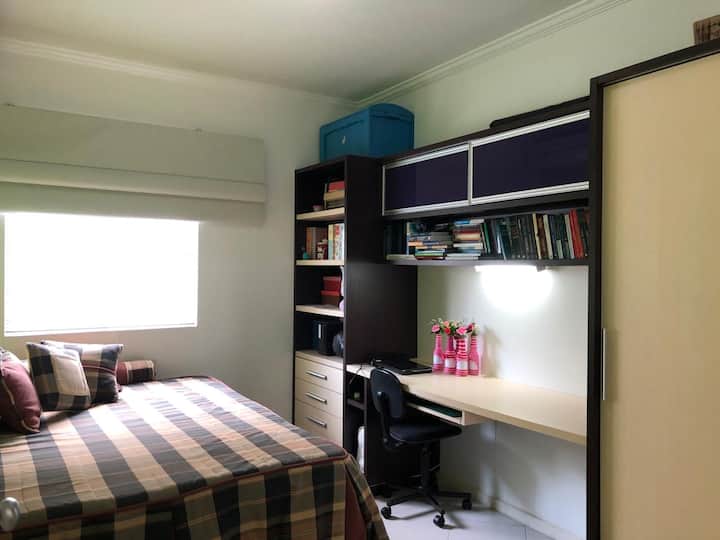 חדר שינה 3 - אפשר לשים מזרן נוסף על הרצפה אם צריך, ויש בו גם מיזוג אוויר!!