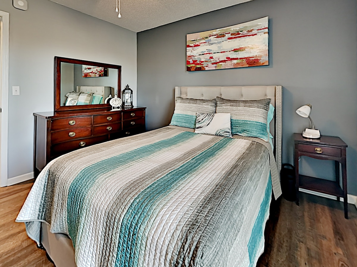 Spálňa s manželskou posteľou.. má najjemnejší matrac 