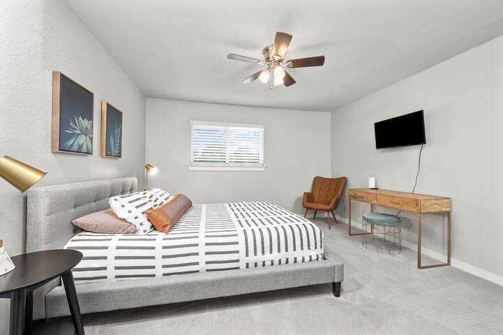 Great for Groups-2 Homes | Near Downtown gallery image 4