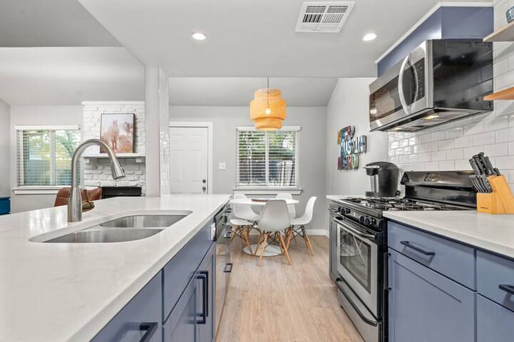 Great for Groups-2 Homes | Near Downtown gallery image 3