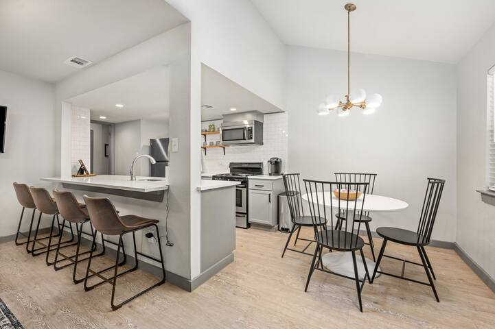 Great for Groups-2 Homes | Near Downtown gallery image 5