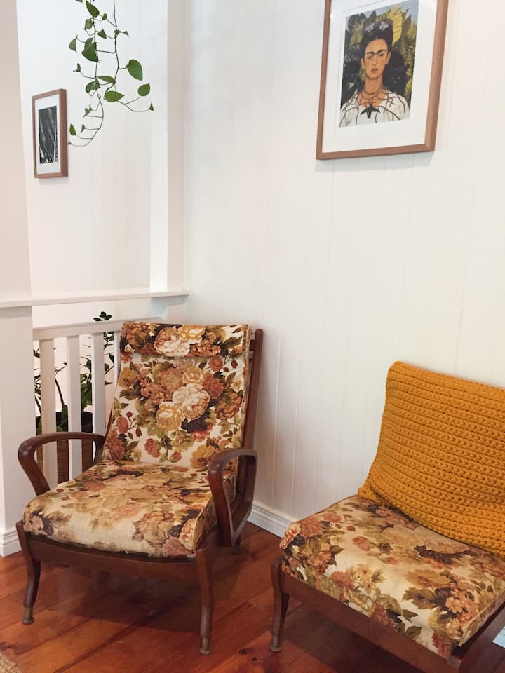 Little Railway Cottage - Pet Friendly - Pool - Nambour