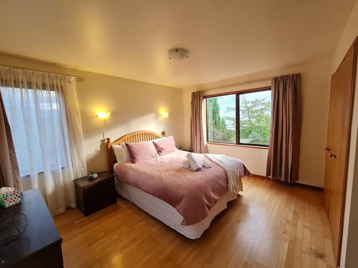 חדר שינה 1 (צמוד עם נוף לאגם)