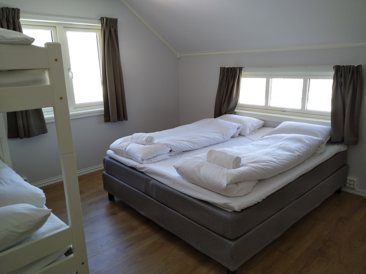 חדר שינה בצפון מזרח. מקום ל -4 אנשים.