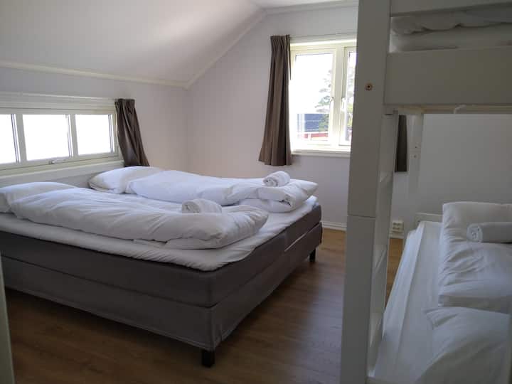 ห้องนอนทางตะวันออกเฉียงใต้ 4 เตียง