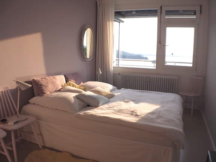 Du kan även titta på Dieksee och det kuperade landskapet i Holstein Schweiz från den mysiga 1,80 m breda sängen.