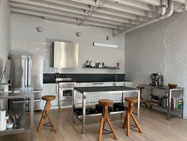 True loft in prime Williamsburg, Brooklyn