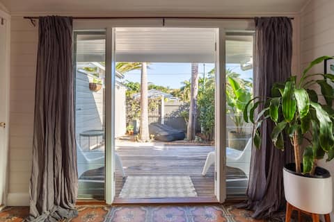 Popular Airbnb listing: Palm @Casa Piera, Adorable studio in Golden Grid in Byron Bay