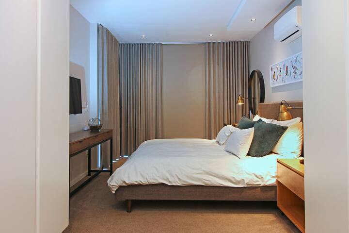 Stylish apartment in trendy Green Point. gallery image 4