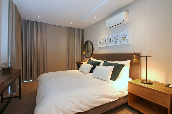 Stylish apartment in trendy Green Point. gallery image 3
