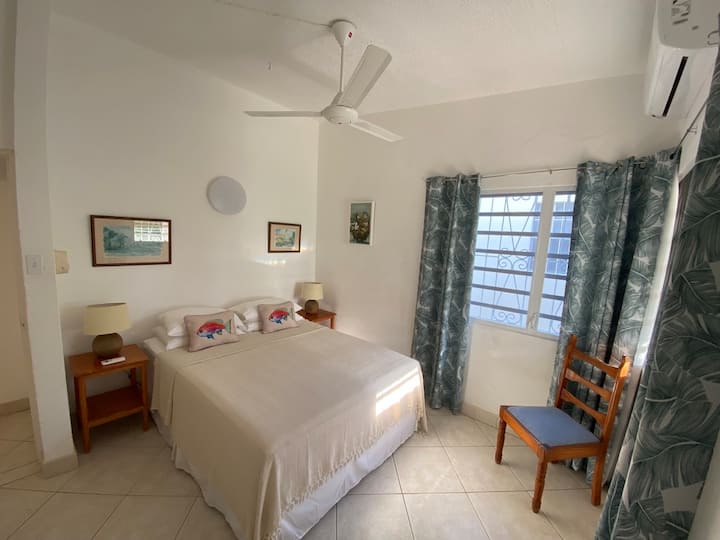 חדר שינה 2, מיטת קווין