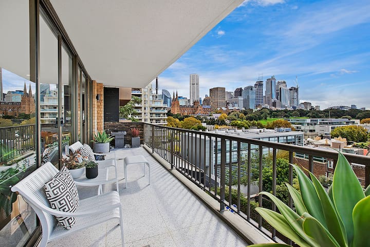 Stylish, Spacious, Spectacular Views Parking & Bbq