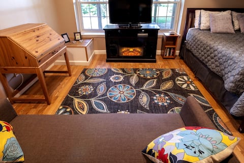 Charming Garden Apt Oasis Near Hiking Trails