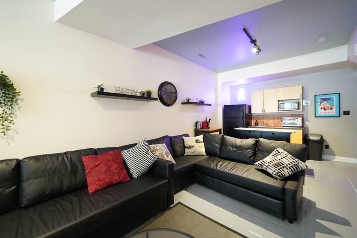 Executive King West Casa Sleeps 14 With 2 Parking gallery image 4