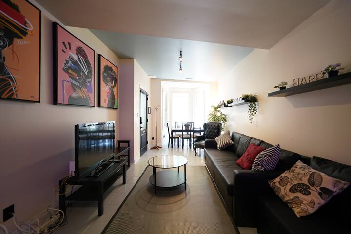 Executive King West Casa Sleeps 14 With 2 Parking gallery image 5