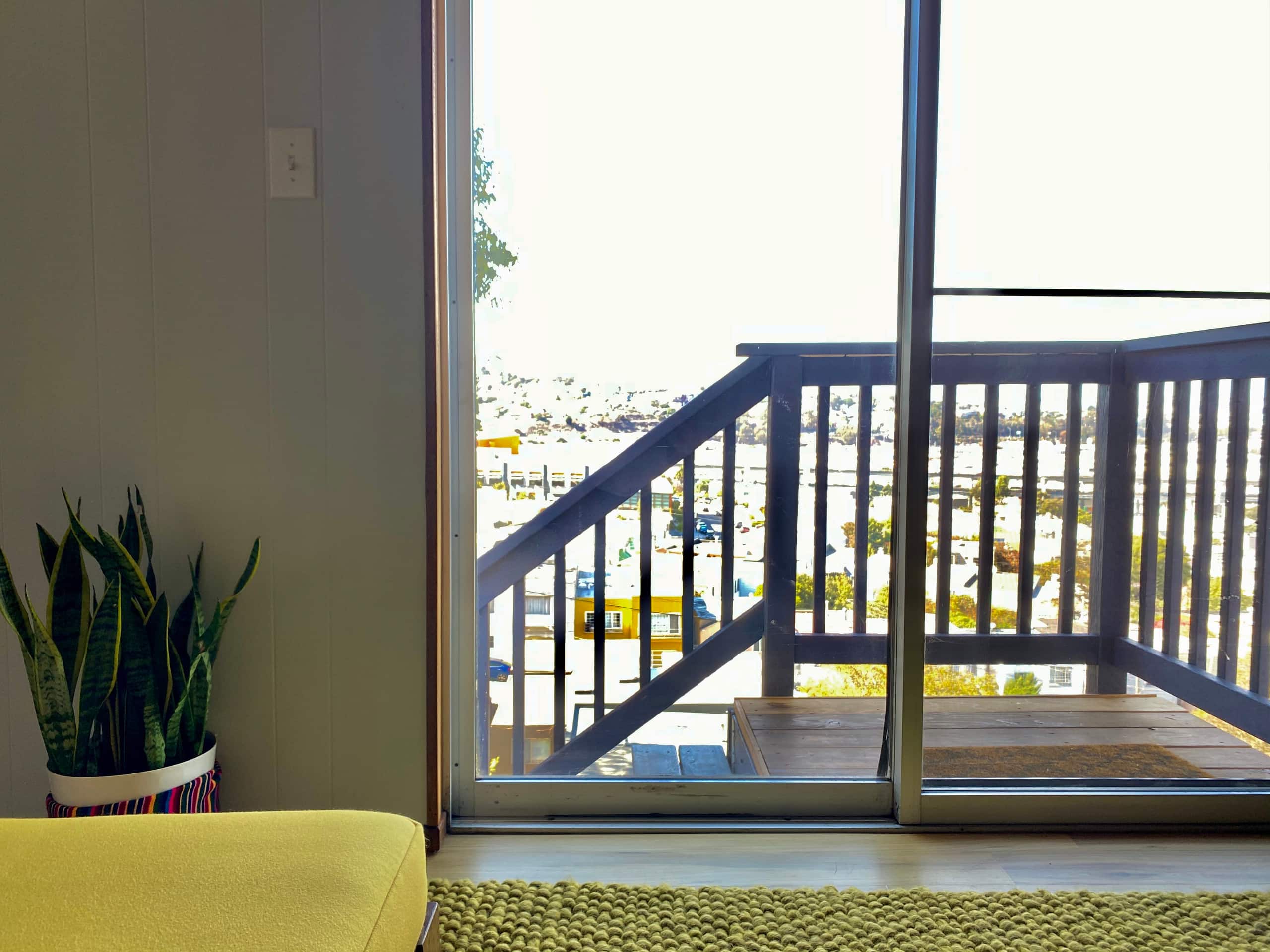 Chic, sun-drenched studio w/views and parking. - Image 12