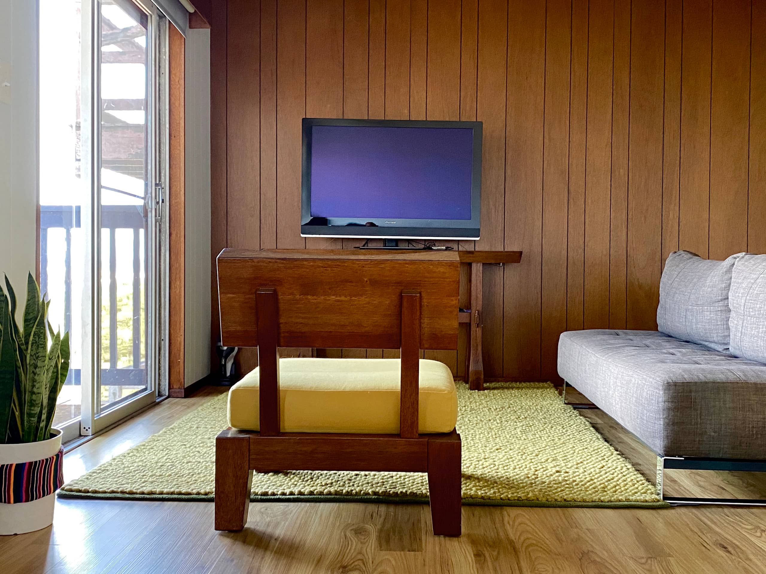 Chic, sun-drenched studio w/views and parking. - Image 10