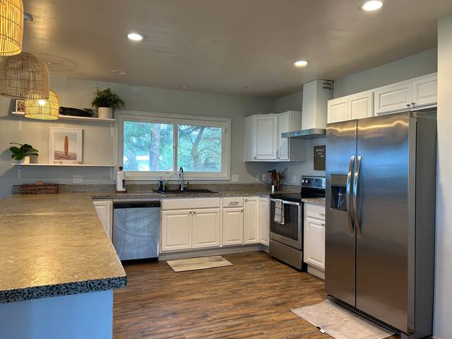 Kekela Estate – Sports Court Yard/Jacuzzi/AC gallery image 5