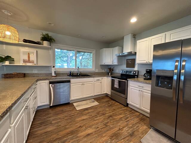 Kekela Estate – Sports Court Yard/Jacuzzi/AC gallery image 3