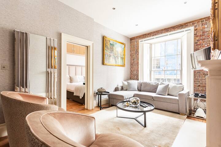 Character-filled Mayfair Residence -Hanover Square gallery image 5