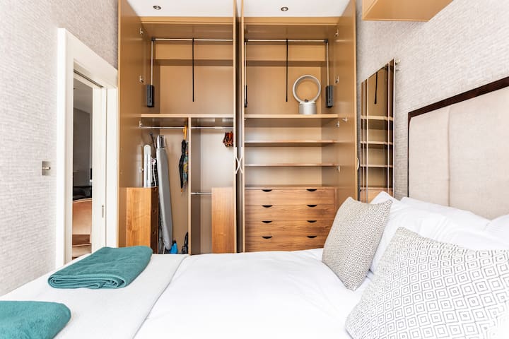 Character-filled Mayfair Residence -Hanover Square gallery image 4