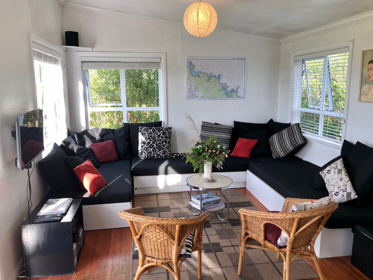 Popular Airbnb listing: Old Fashioned Stunner in Northland