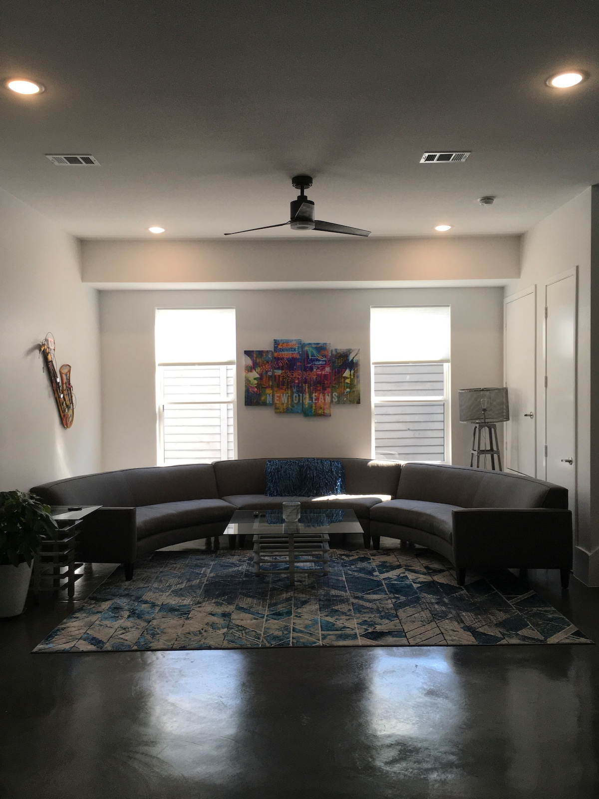 Popular Airbnb listing: HOUSE OF MUSIC - Modern + Contemporary Dallas Home in Los Altos