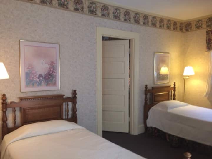 Bed room two with 2 twin beds