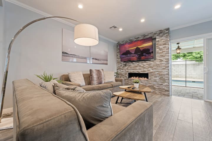 106 Bright & Modern Home -Gated Salt Water Pool