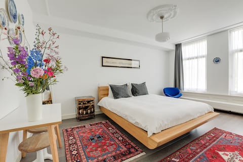 Clean comfi private studio in De Pijp central