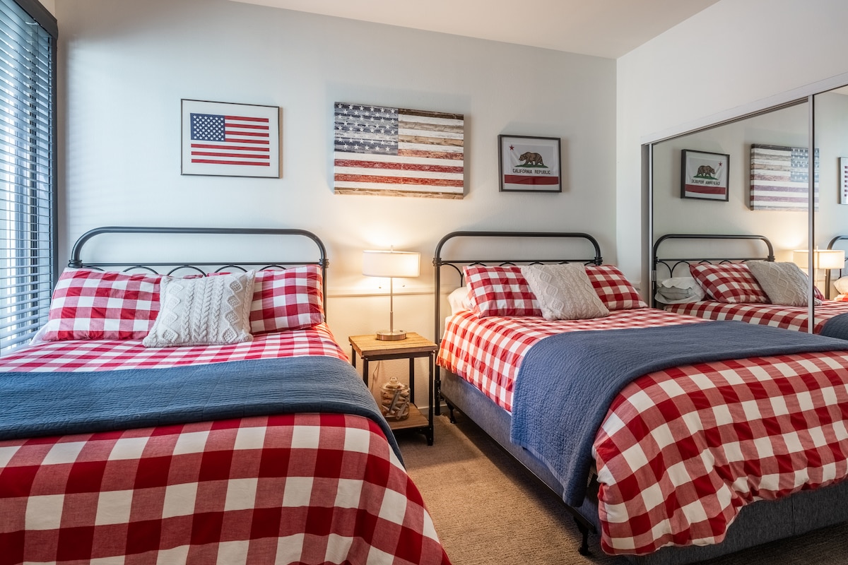 דירה פנטסטית עם כל מה שהיינו צריכים כדי להפוך את השהייה למשפחה שלנו לנוחה ומהנה. הרגשנו כמו בבית. האזור היה מאוד שליו ויפה. אהבנו גם את כל המשחקים! מומלץ מאוד!! קווין יולי 2023