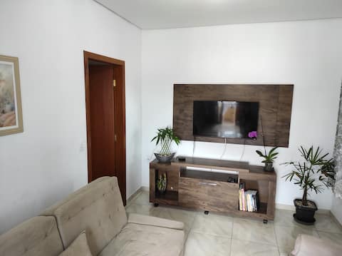 Airbnb em destaque: Linhares House 01 (350 meters from the sea) em Florianópolis