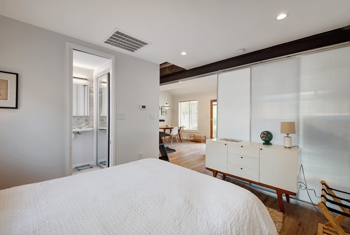 Sweet South Austin Bungalow in Bouldin Creek