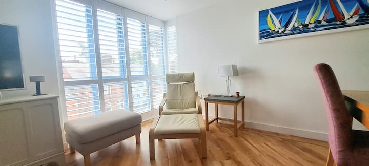 Modern Townhouse In Lymington - 브로큰허스트