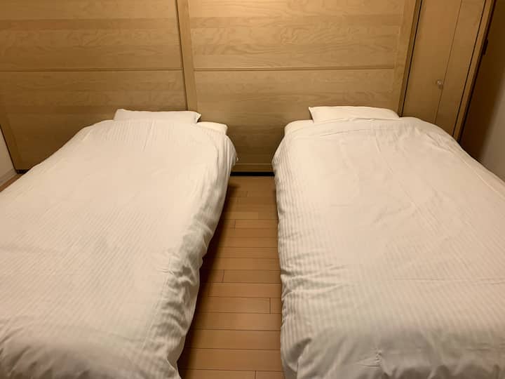 çarçafë të pastër
Ato çarçafë janë të përdorur në hotel