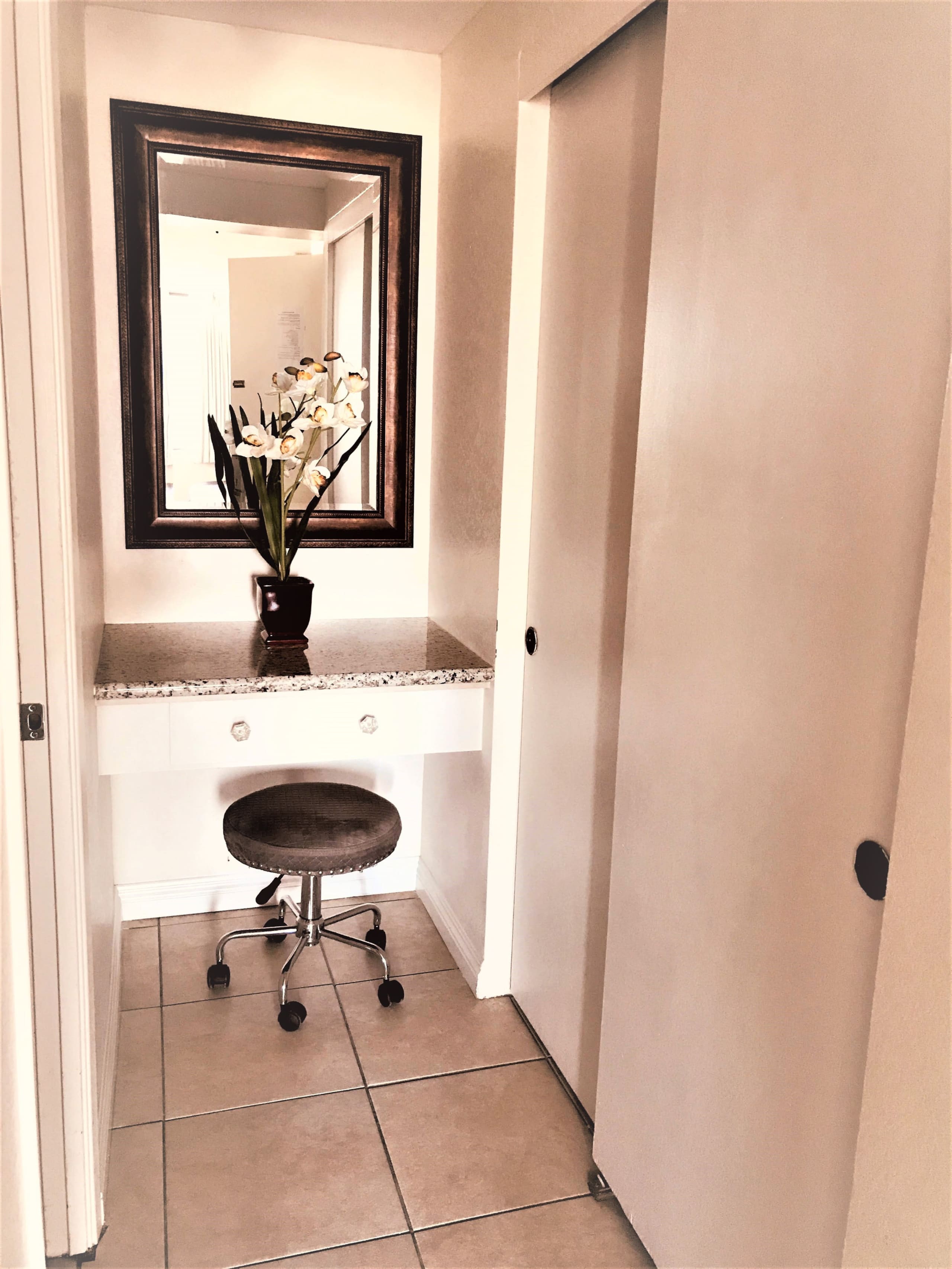 Condo in Honolulu · ★4.76 · 2 bedrooms · 3 beds · 2 private baths - Image 9